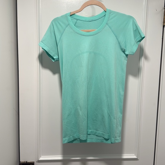 Like New - Swiftly Tech Short Sleeve 2.0 - “Wild Mint” lululemon - Picture 2 of 5